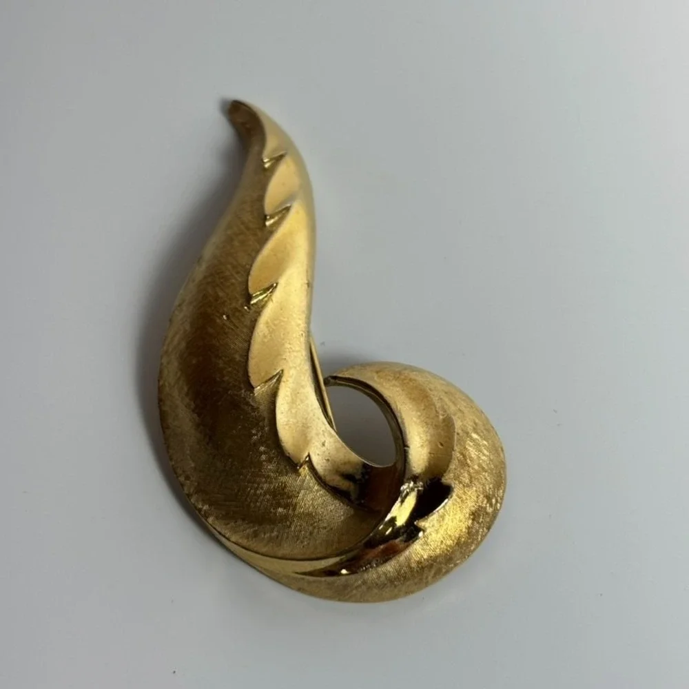 Brooch Lot Vintage‎ Hobe Trifari Silver Gold Tone Leaves Unique Collar Design